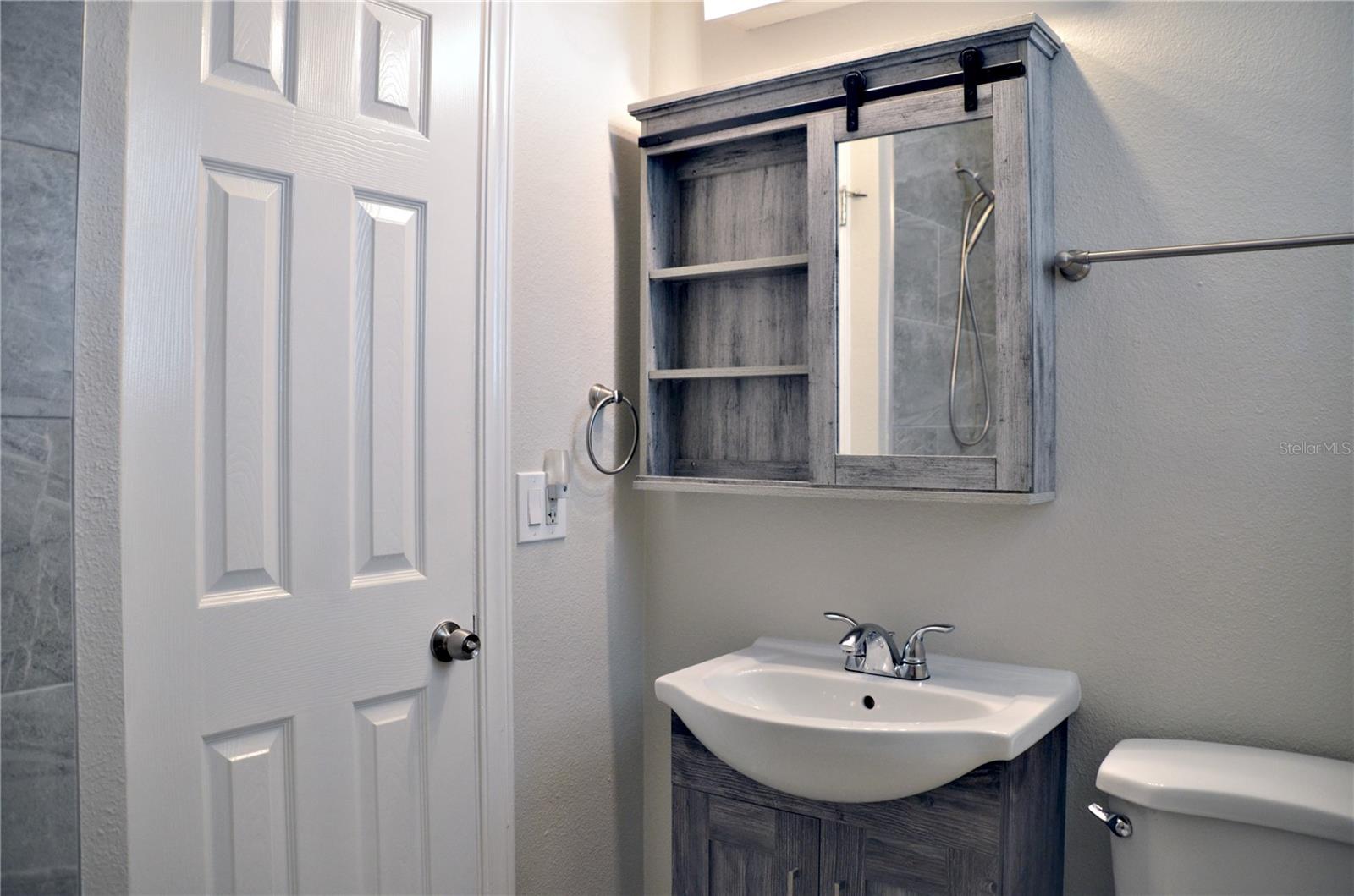 Image 17 of 27 For 2822 37th Avenue N