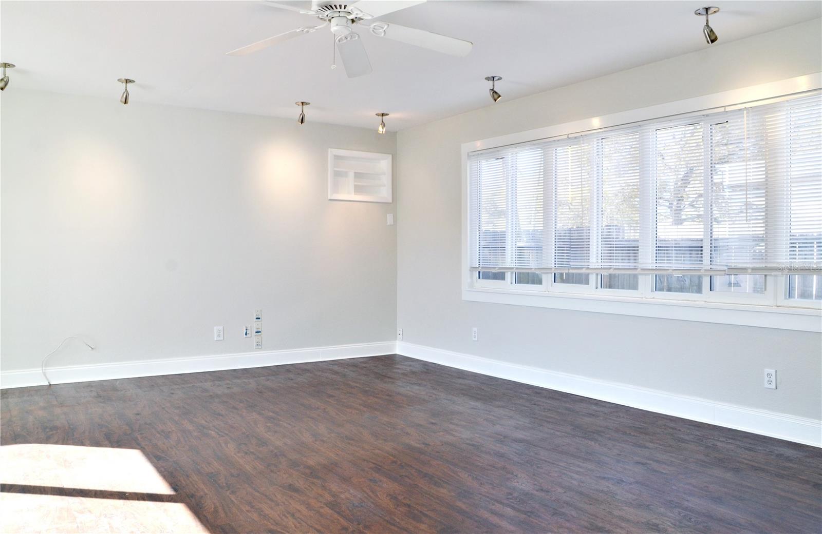 Image 9 of 27 For 2822 37th Avenue N