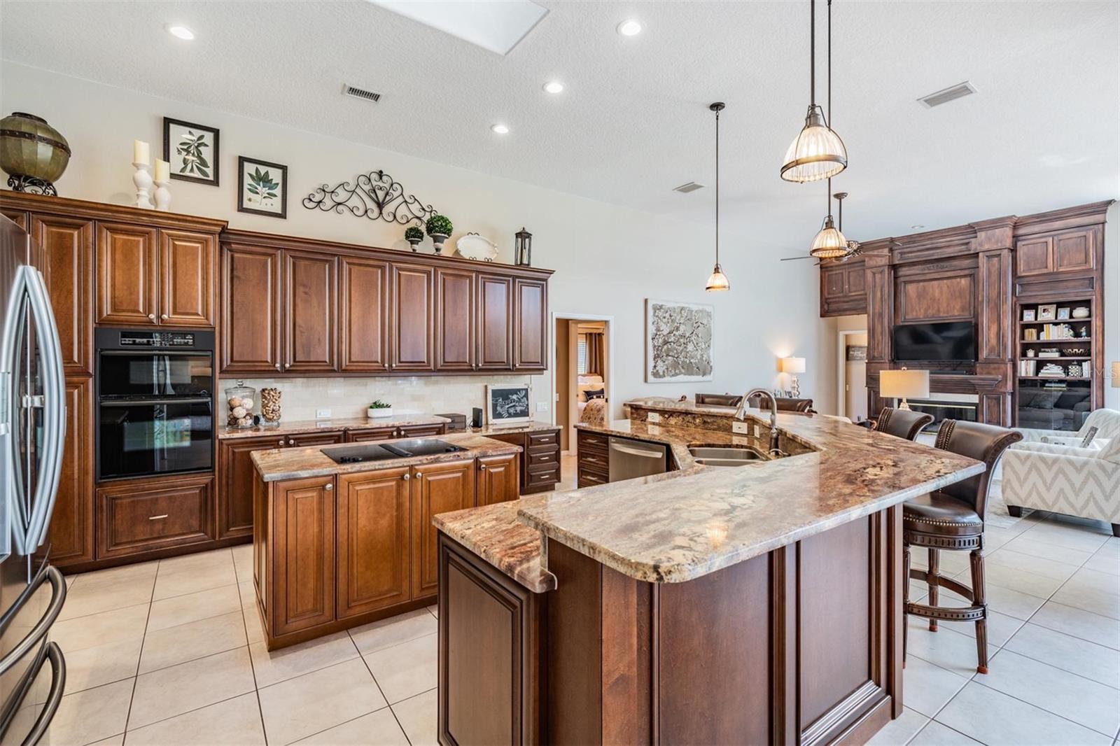 Listing photo id 8 for 5029 Camberley Lane