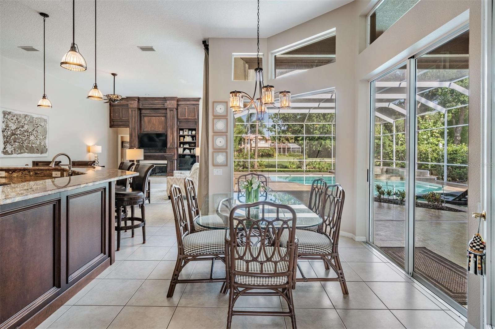 Listing photo id 11 for 5029 Camberley Lane