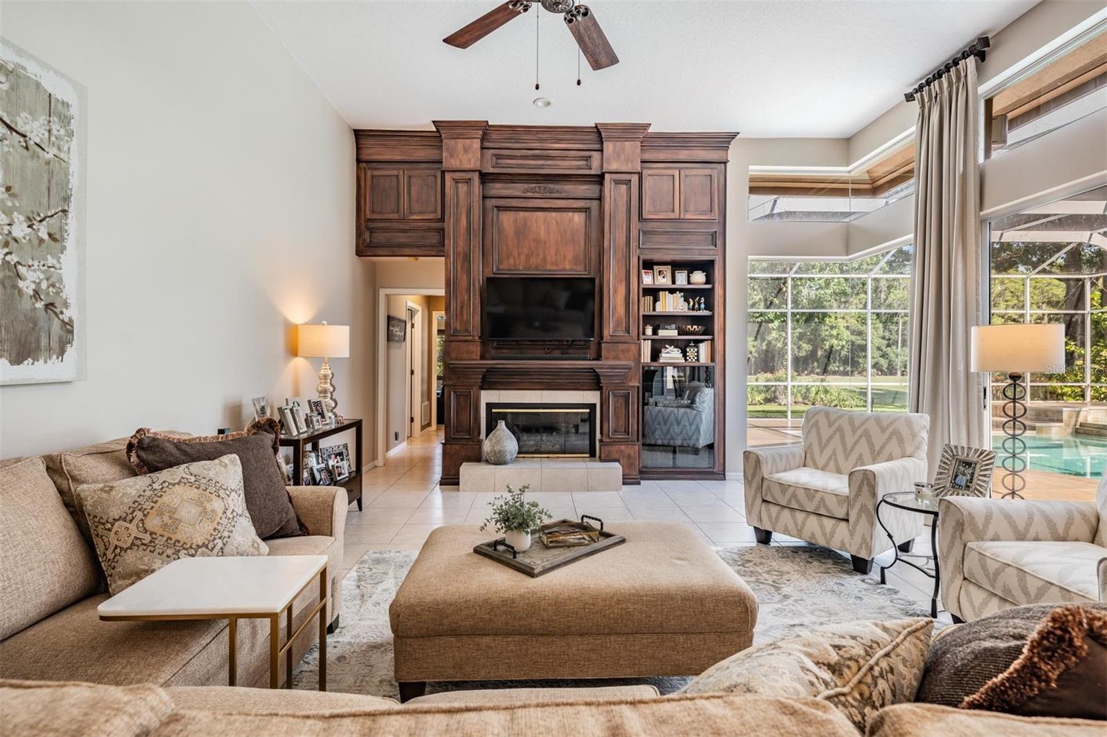 Listing photo id 14 for 5029 Camberley Lane