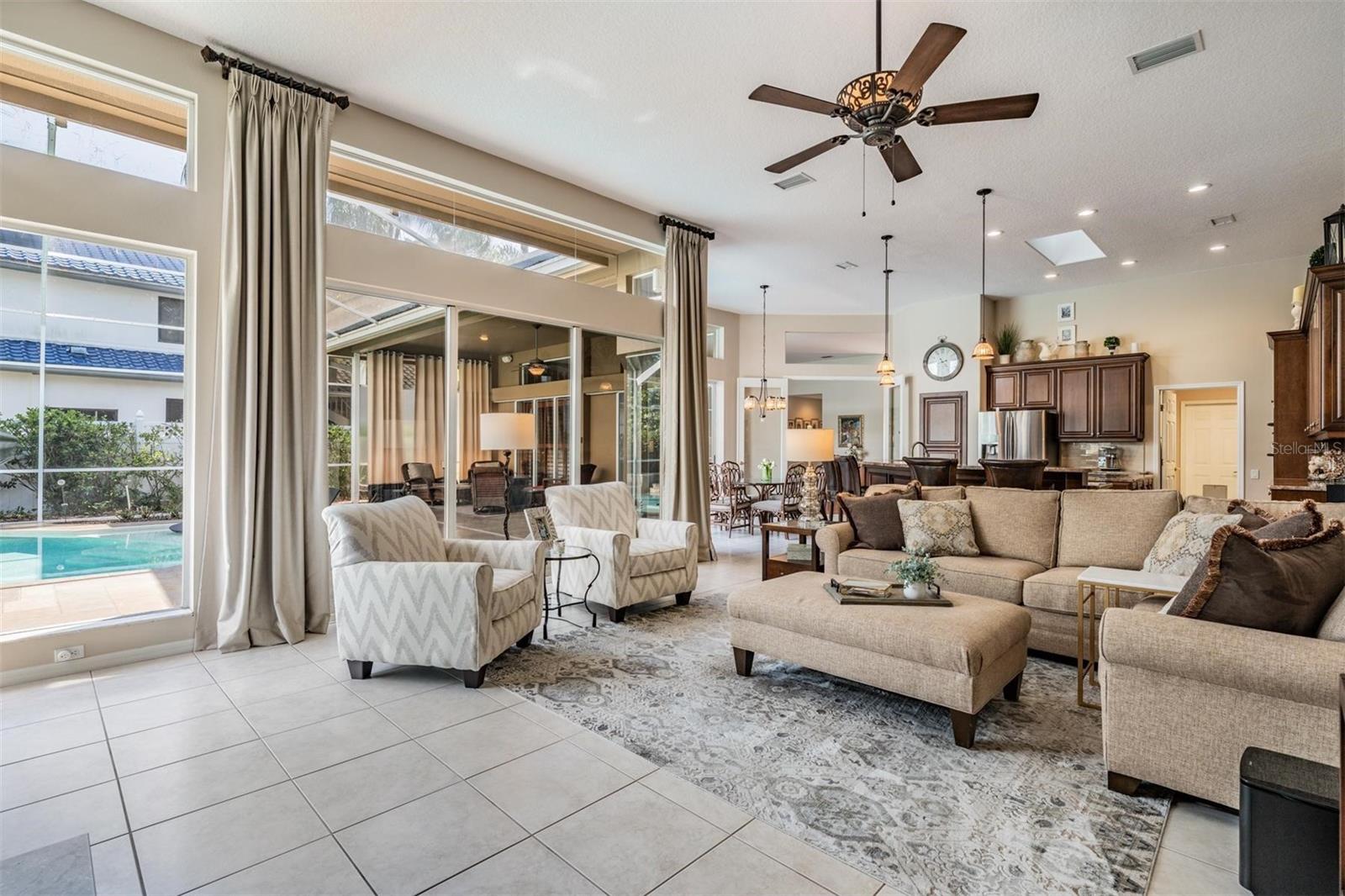 Listing photo id 15 for 5029 Camberley Lane