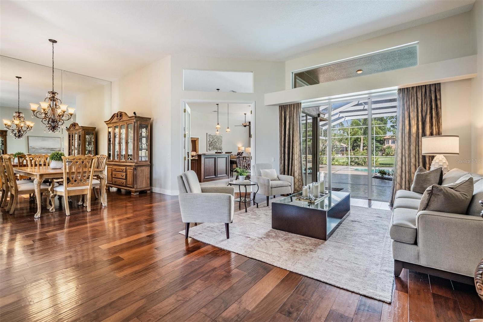 Listing photo id 17 for 5029 Camberley Lane