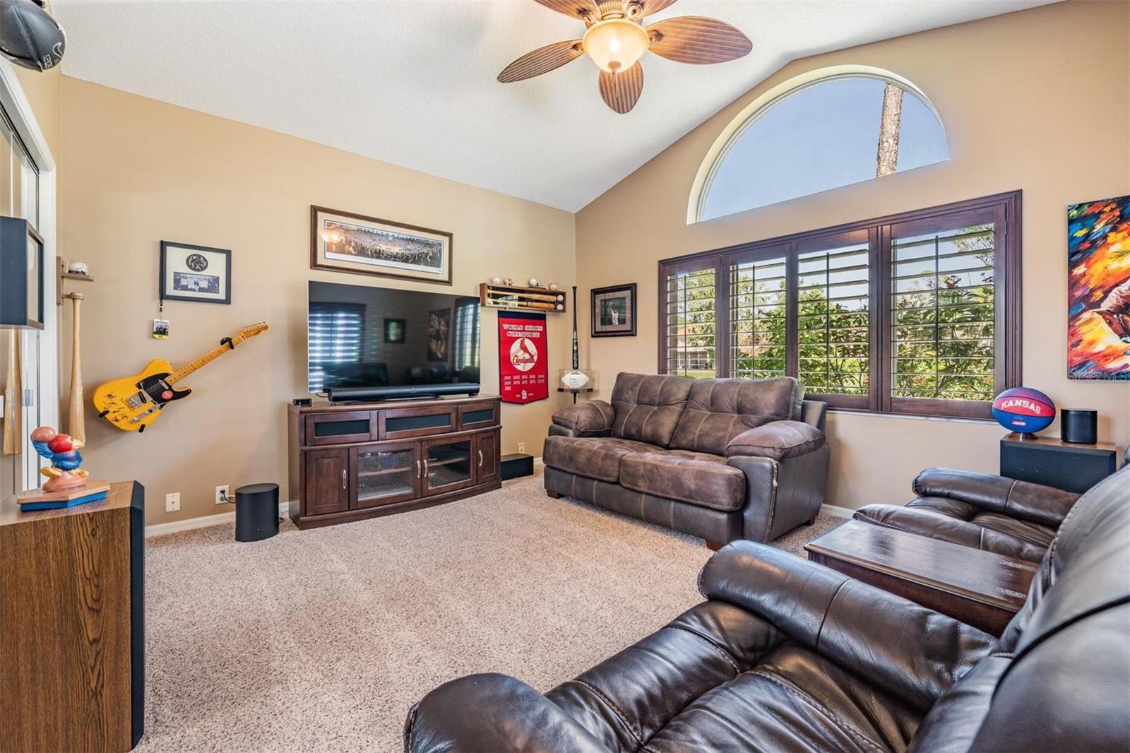 Listing photo id 20 for 5029 Camberley Lane