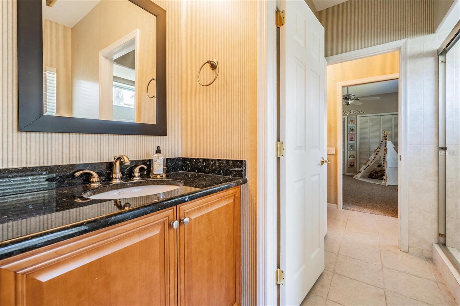 Listing photo id 29 for 5029 Camberley Lane