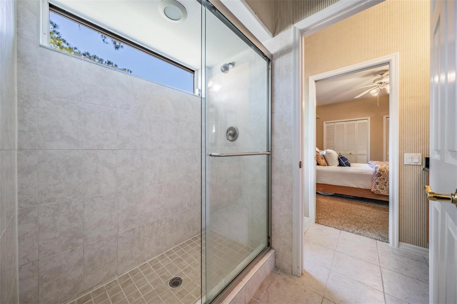 Listing photo id 31 for 5029 Camberley Lane