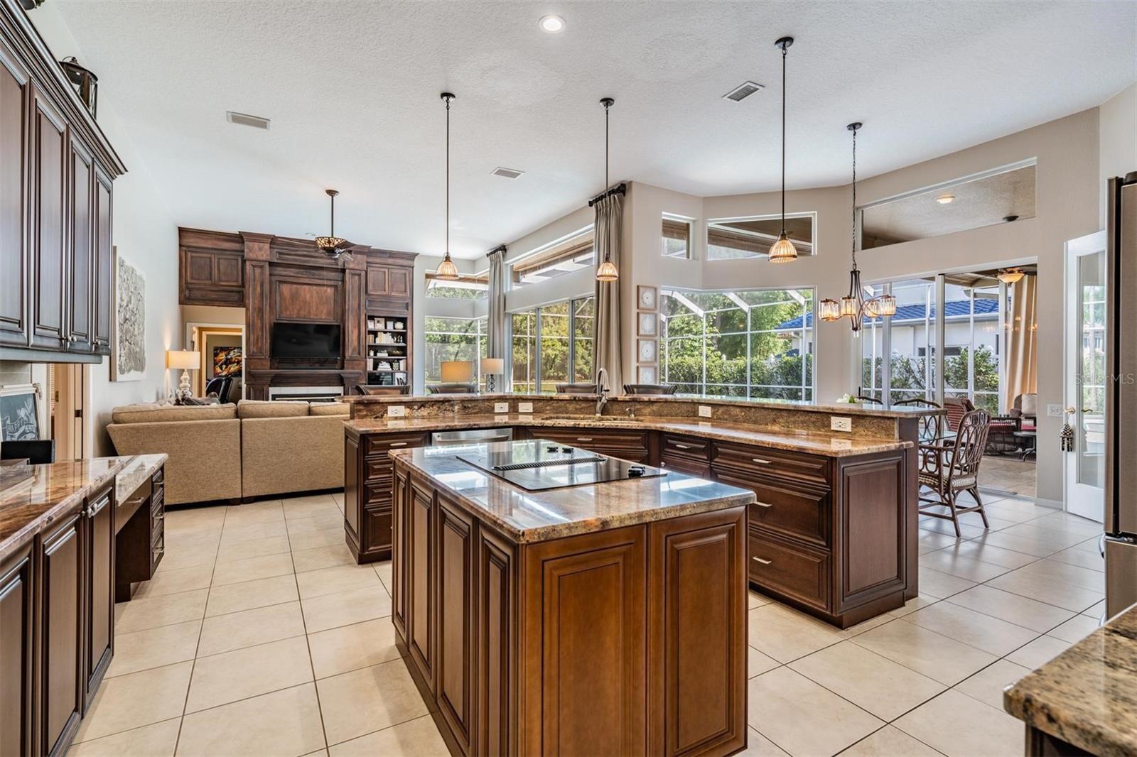 Listing photo id 7 for 5029 Camberley Lane