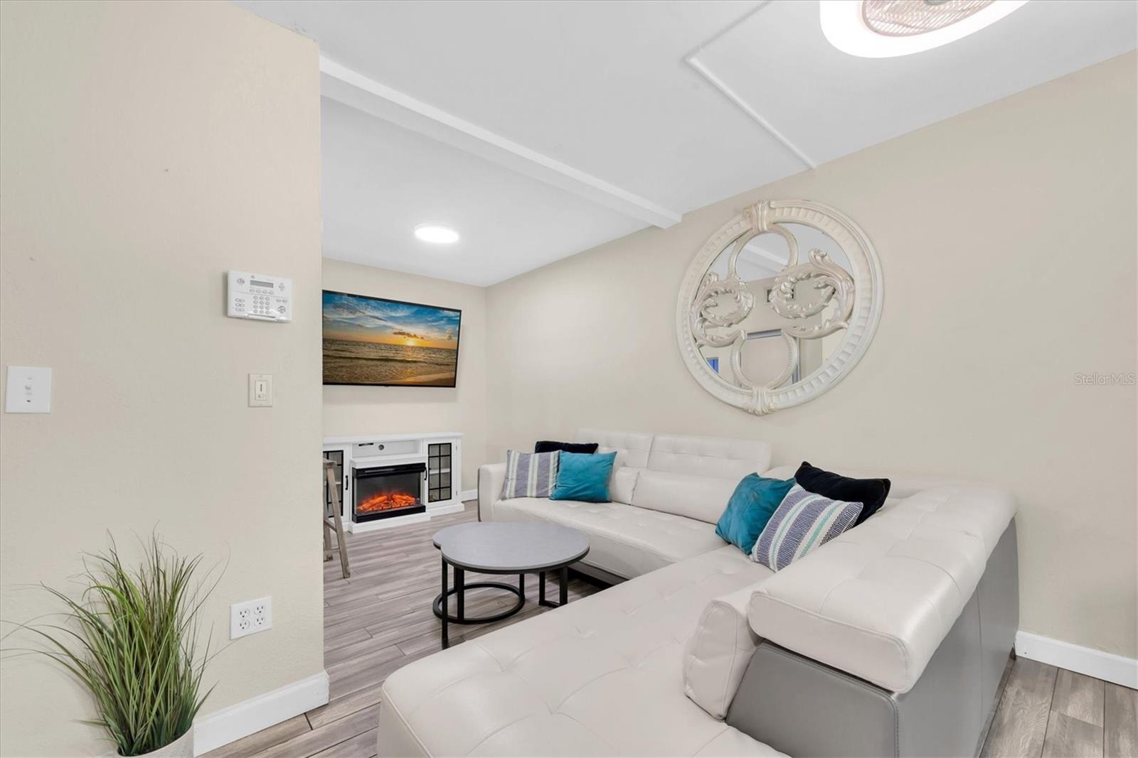Image 7 of 31 For 2943 Bough Avenue C