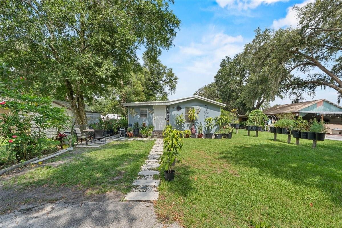 Listing photo id 1 for 306 Avenue A E