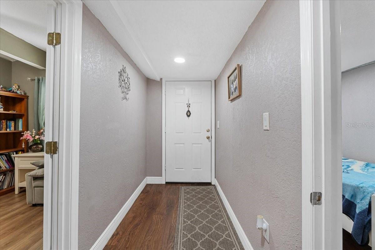 Listing photo id 5 for 306 Avenue A E