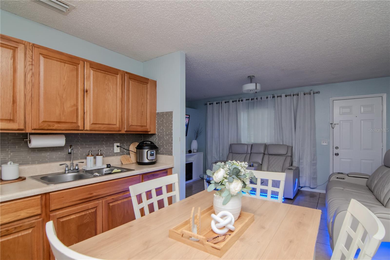 Image 10 of 34 For 7702 New York Drive