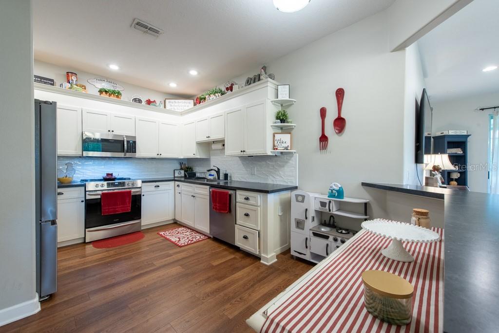 Image 11 of 56 For 4228 Silver Star Drive