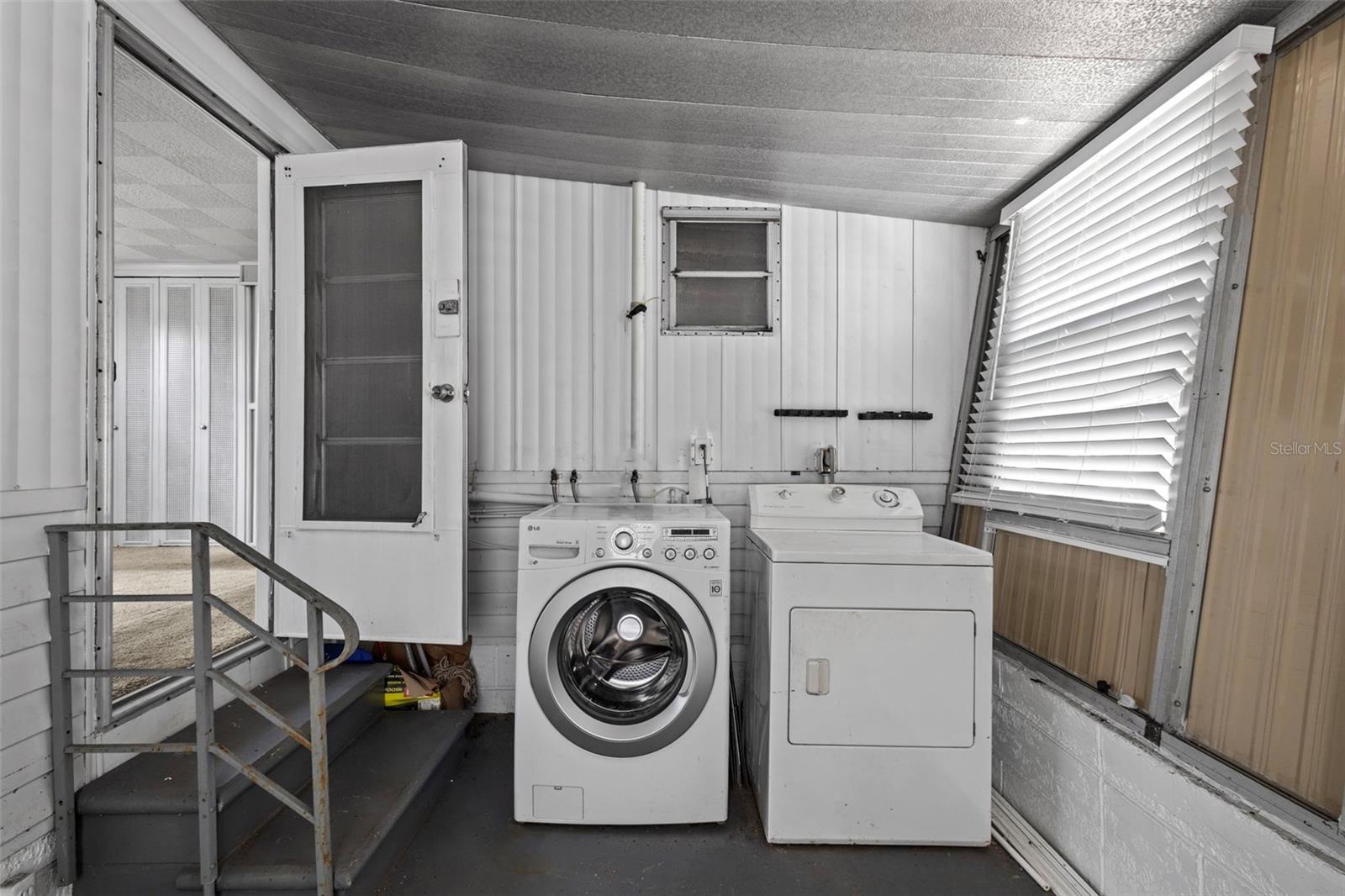 Listing photo id 17 for 4851 Gandy Boulevard B1l8