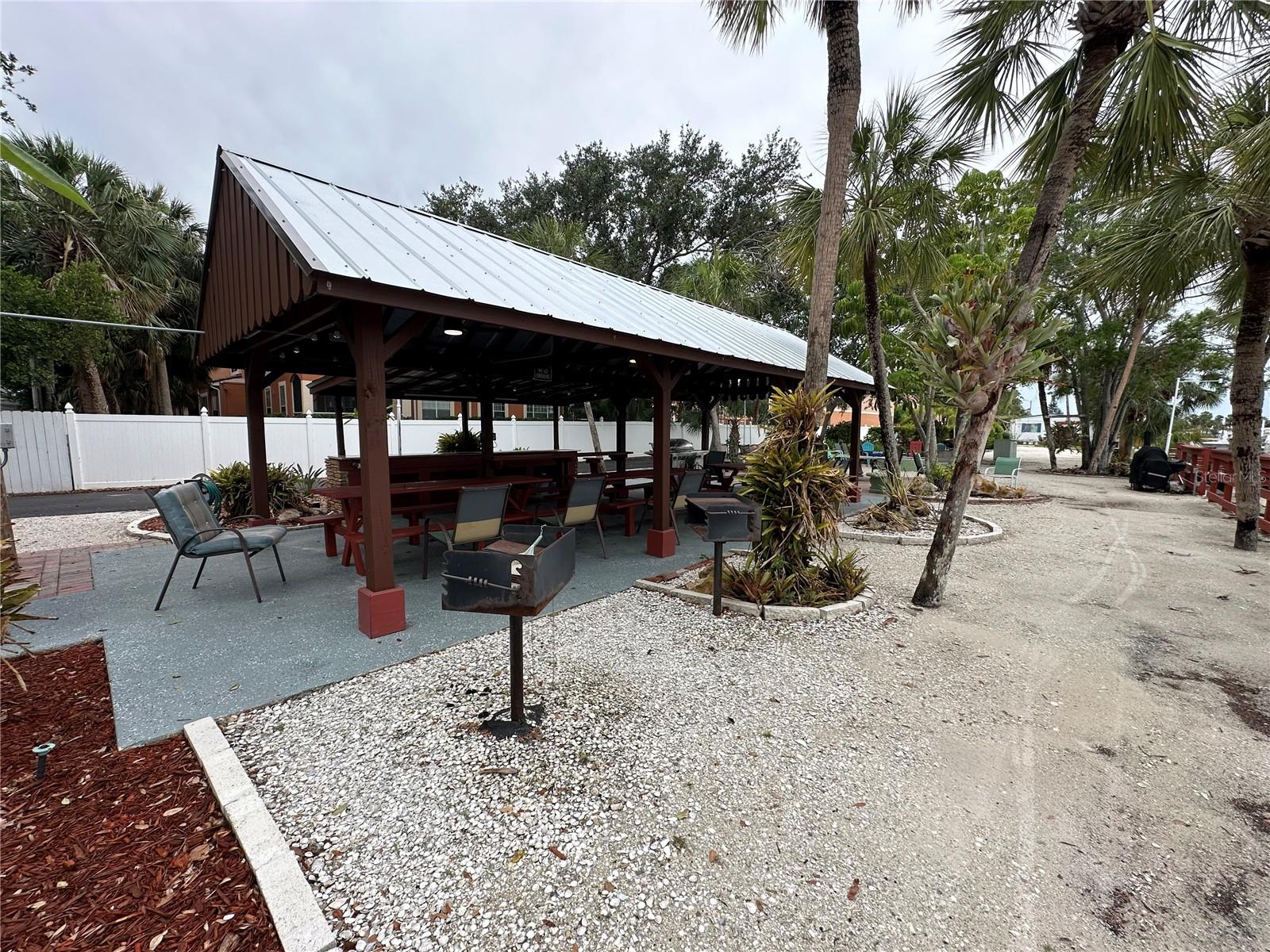 Listing photo id 24 for 4851 Gandy Boulevard B1l8