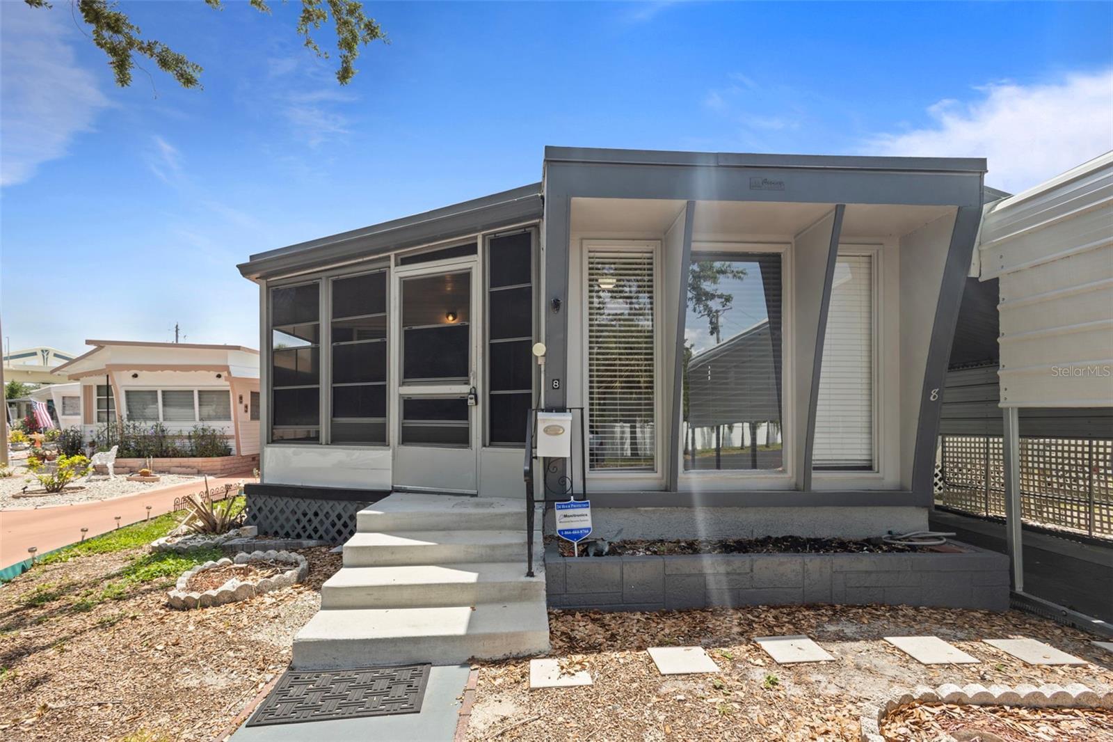 Listing photo id 1 for 4851 Gandy Boulevard B1l8