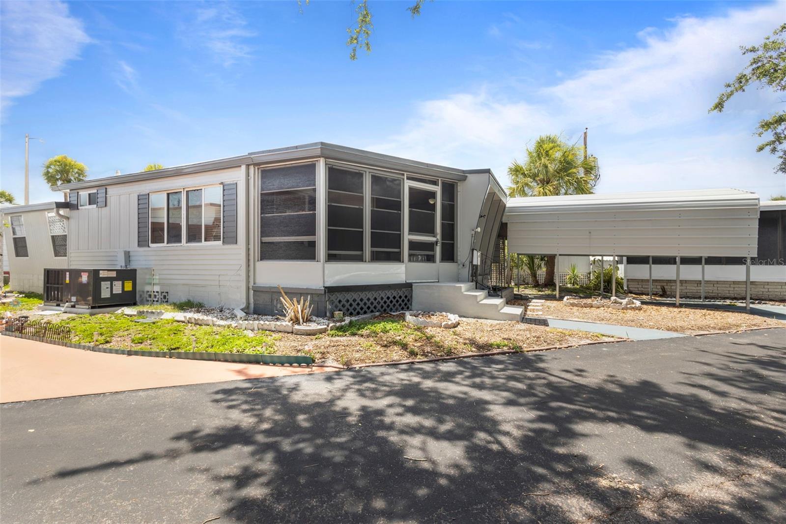 Listing photo id 2 for 4851 Gandy Boulevard B1l8