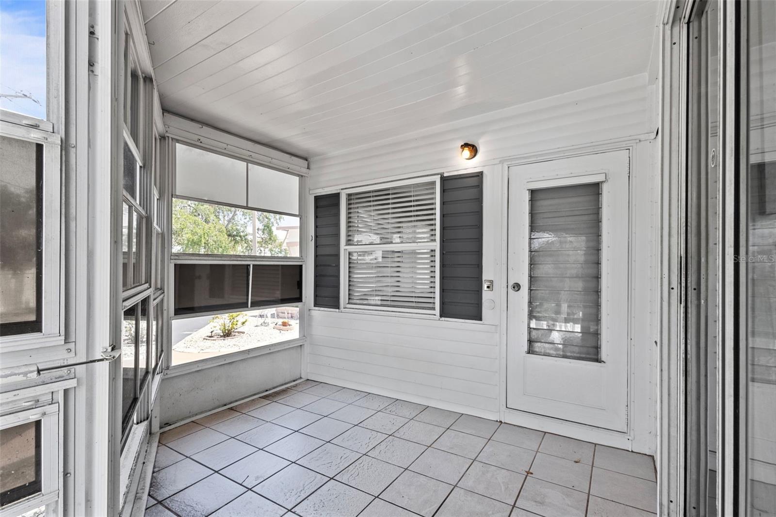 Listing photo id 3 for 4851 Gandy Boulevard B1l8