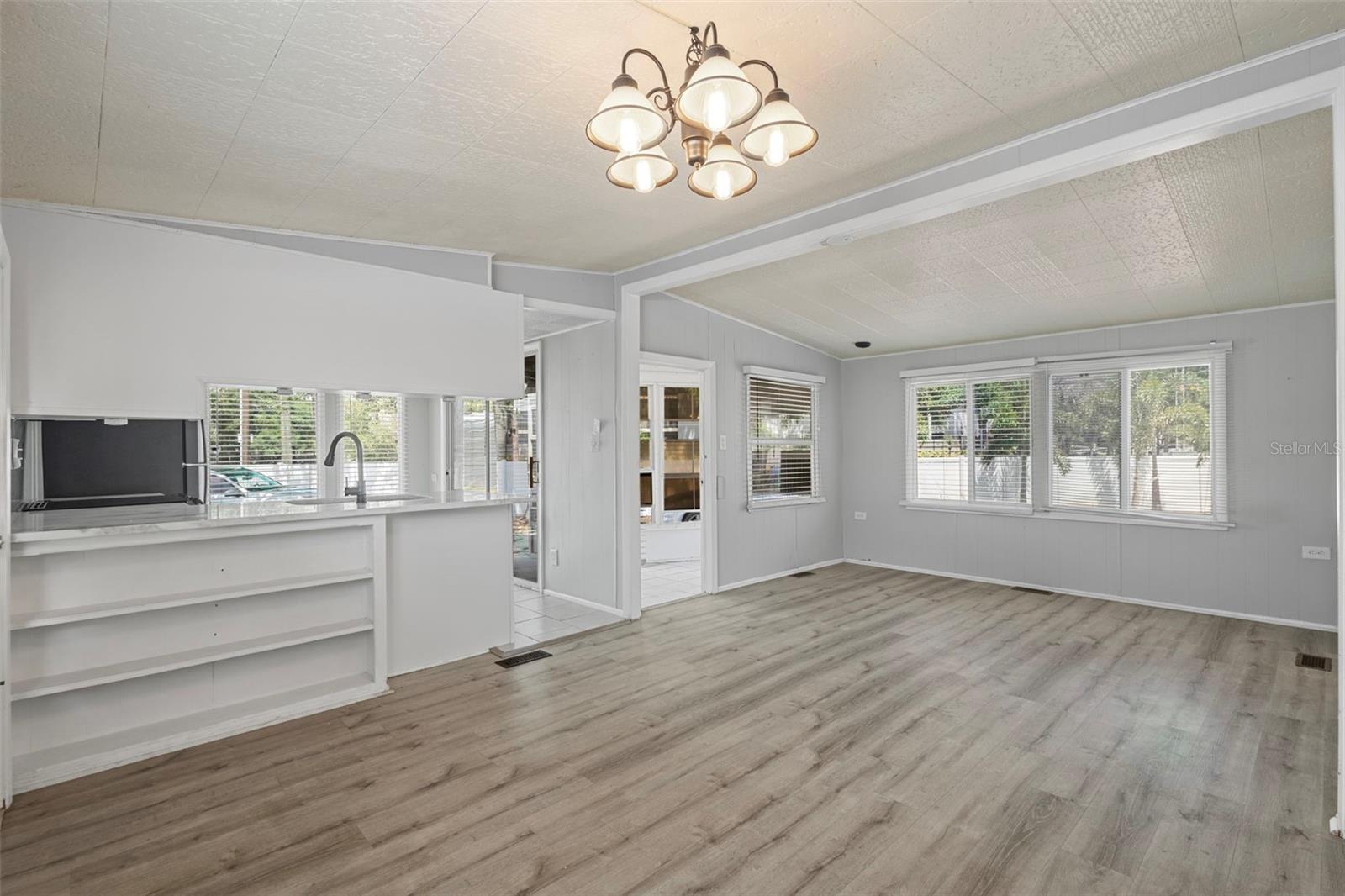 Listing photo id 5 for 4851 Gandy Boulevard B1l8