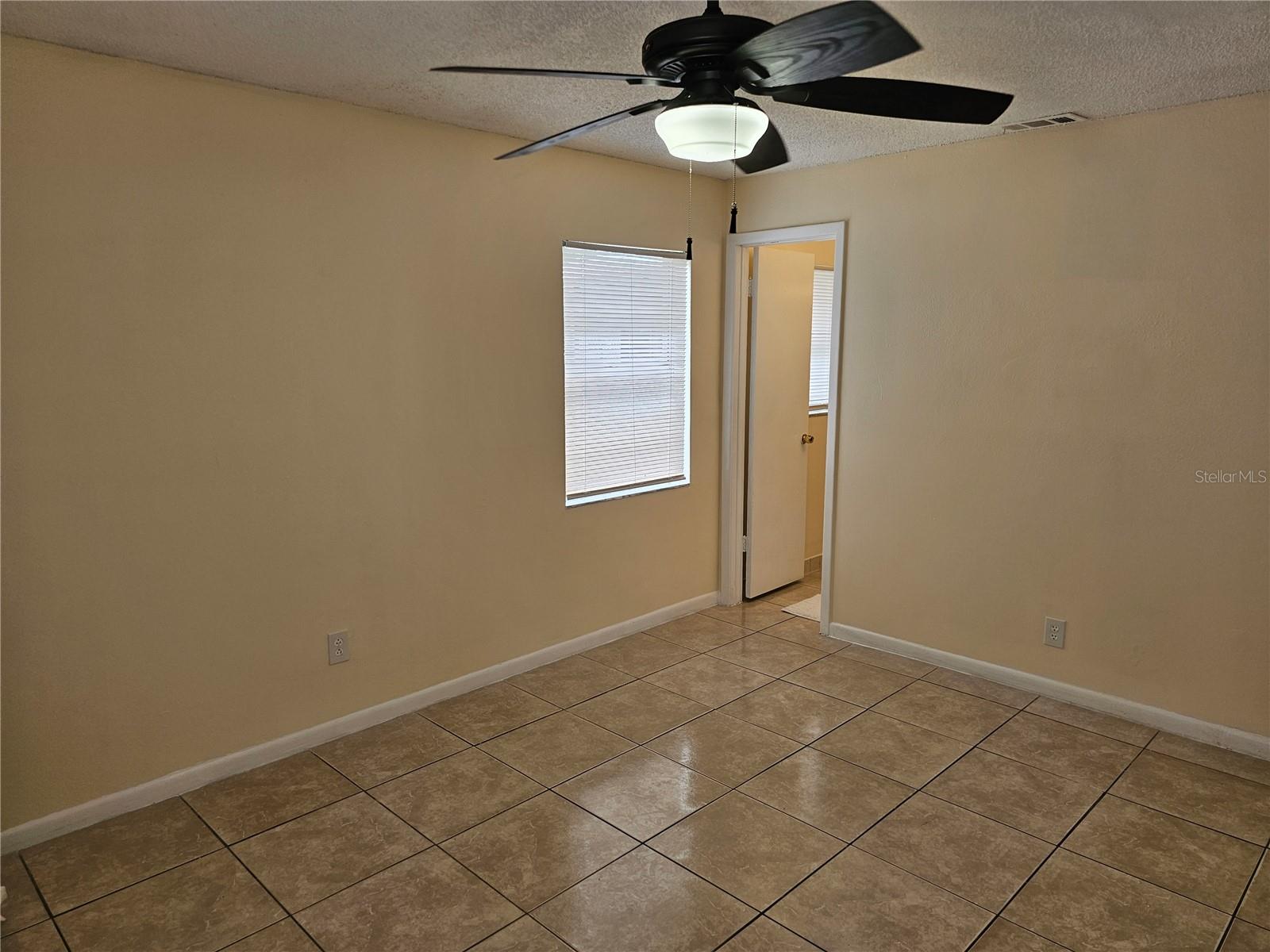 Image 23 of 56 For 505 Innergary Place