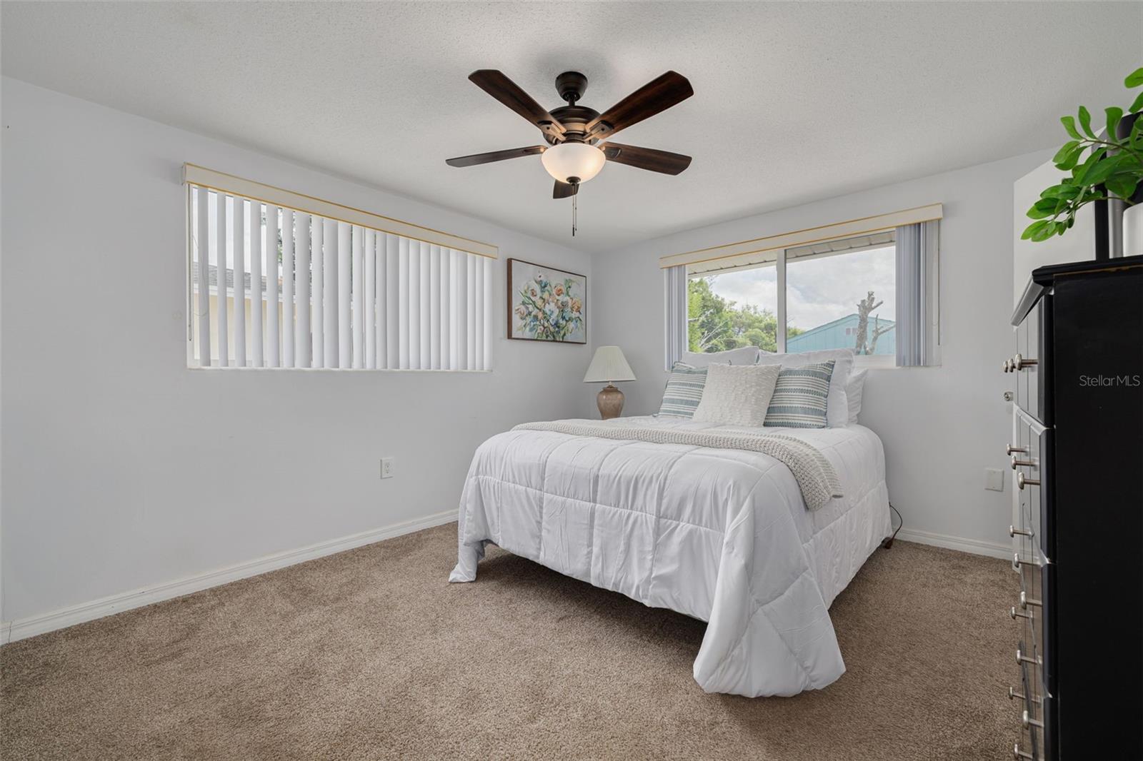 Listing photo id 10 for 8014 Lotus Drive