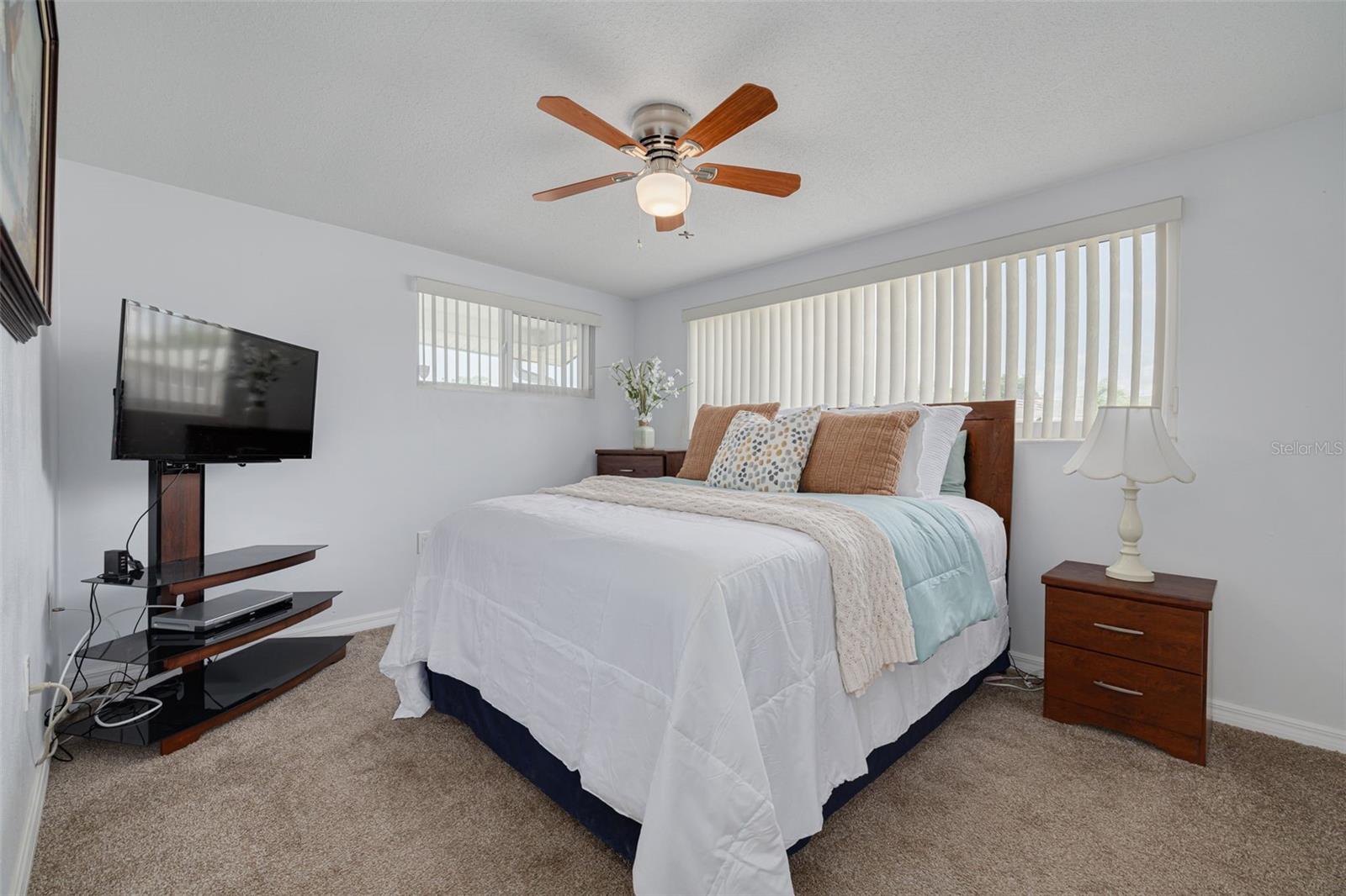 Listing photo id 14 for 8014 Lotus Drive