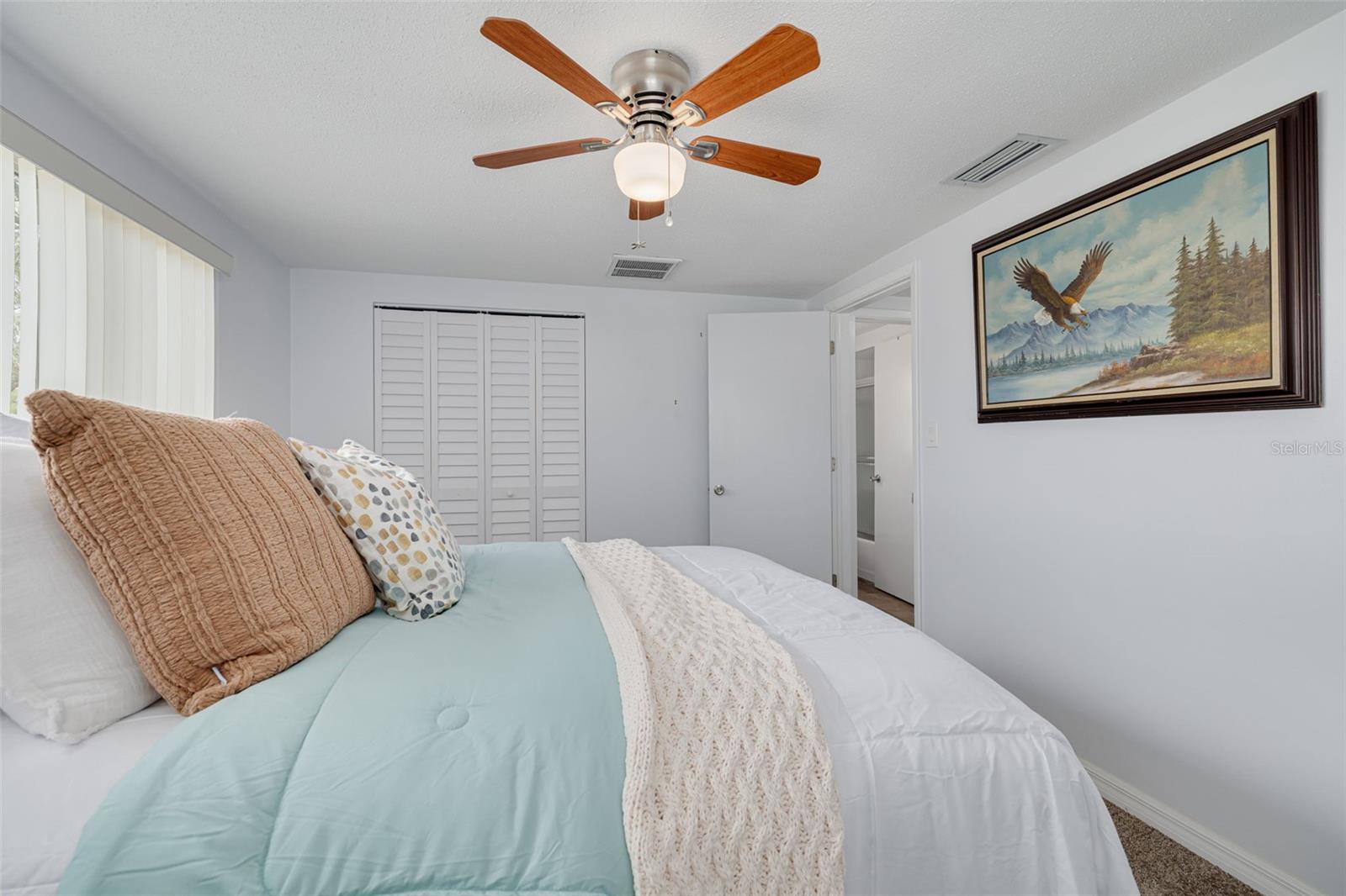 Listing photo id 15 for 8014 Lotus Drive
