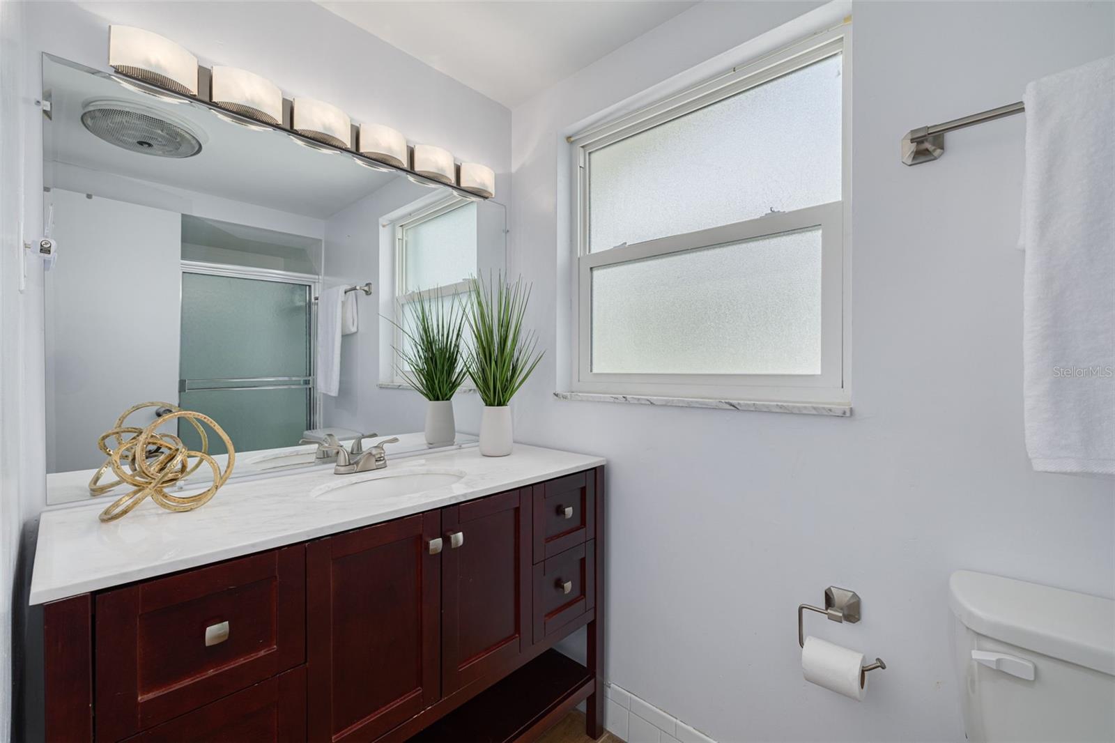 Listing photo id 16 for 8014 Lotus Drive