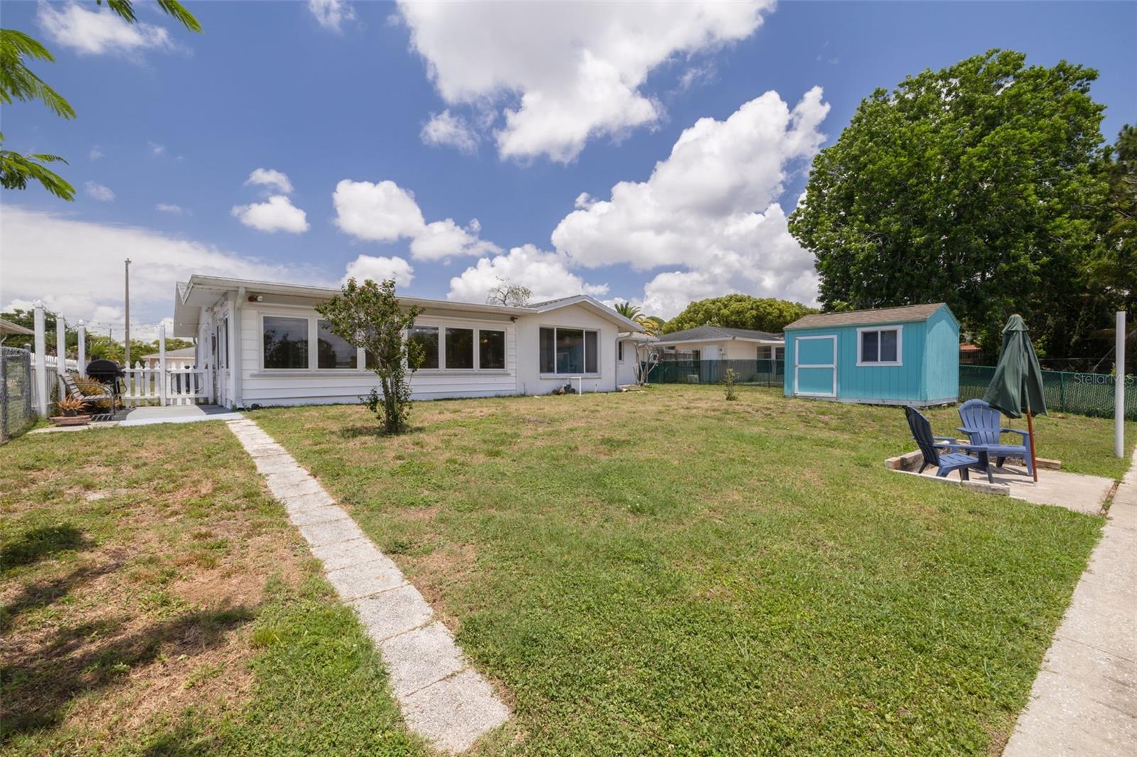Listing photo id 23 for 8014 Lotus Drive