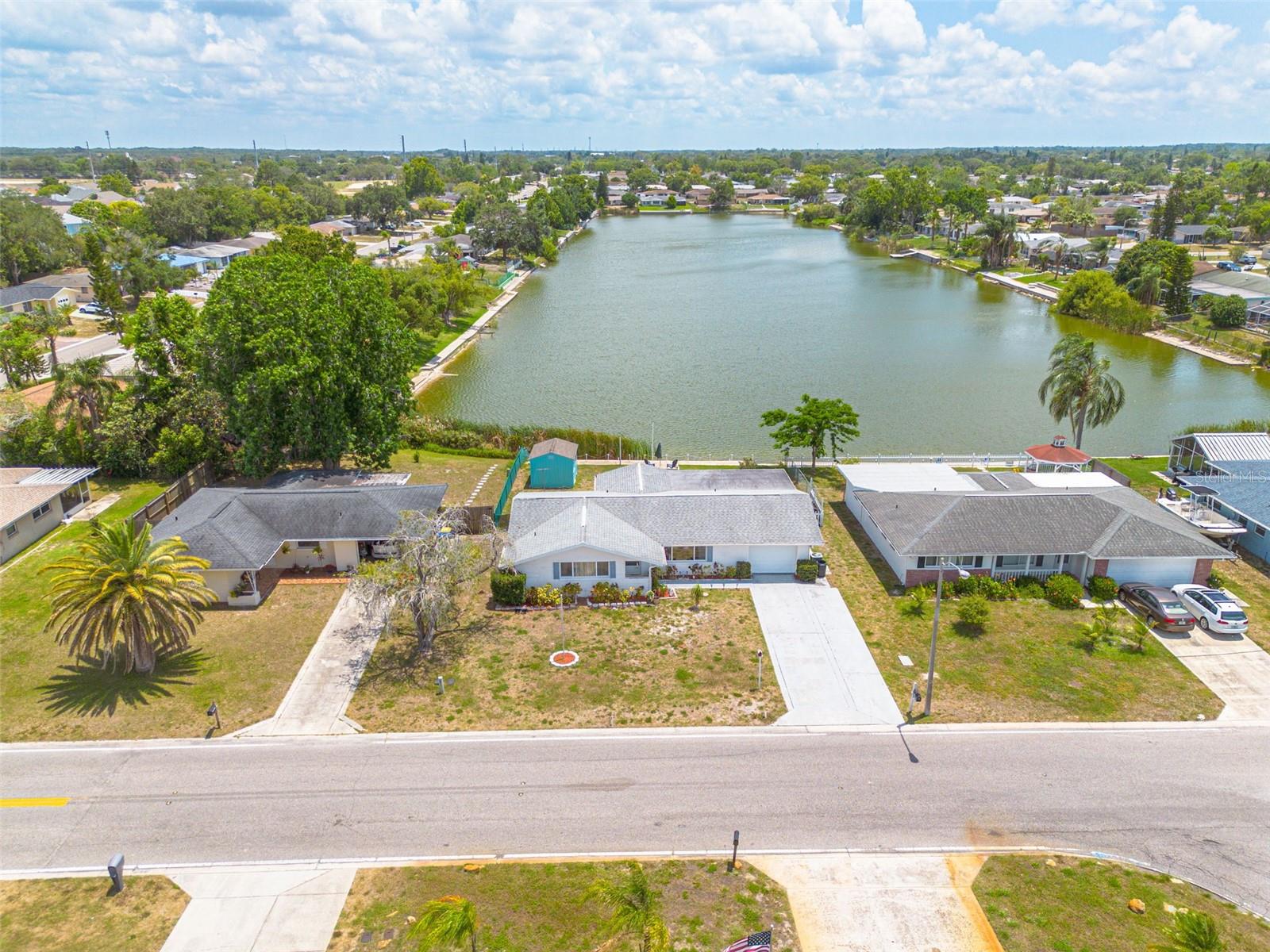Listing photo id 25 for 8014 Lotus Drive