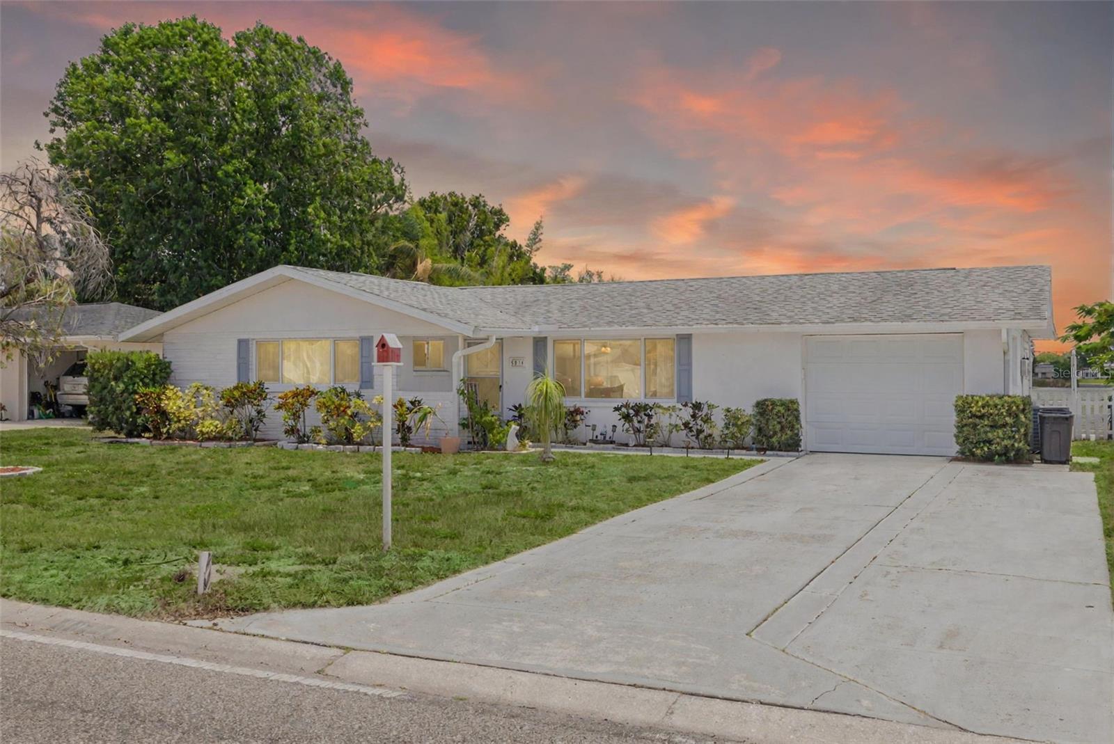 Listing photo id 26 for 8014 Lotus Drive