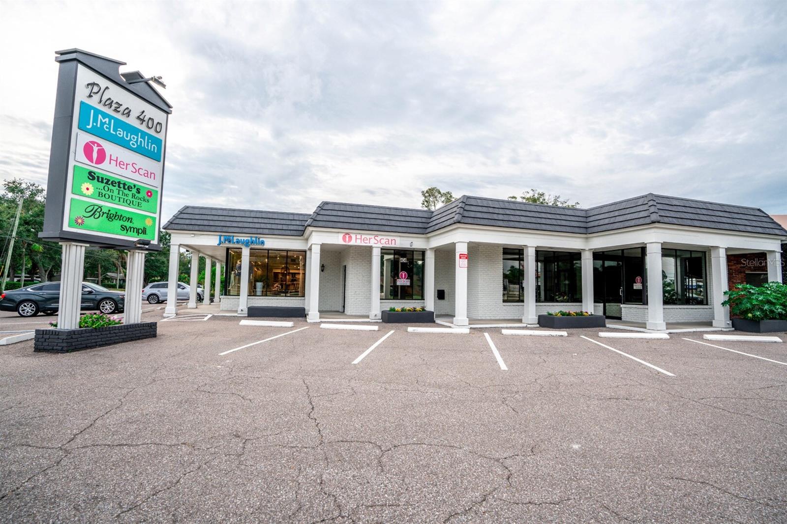 Listing photo id 12 for 400 Indian Rocks Road N