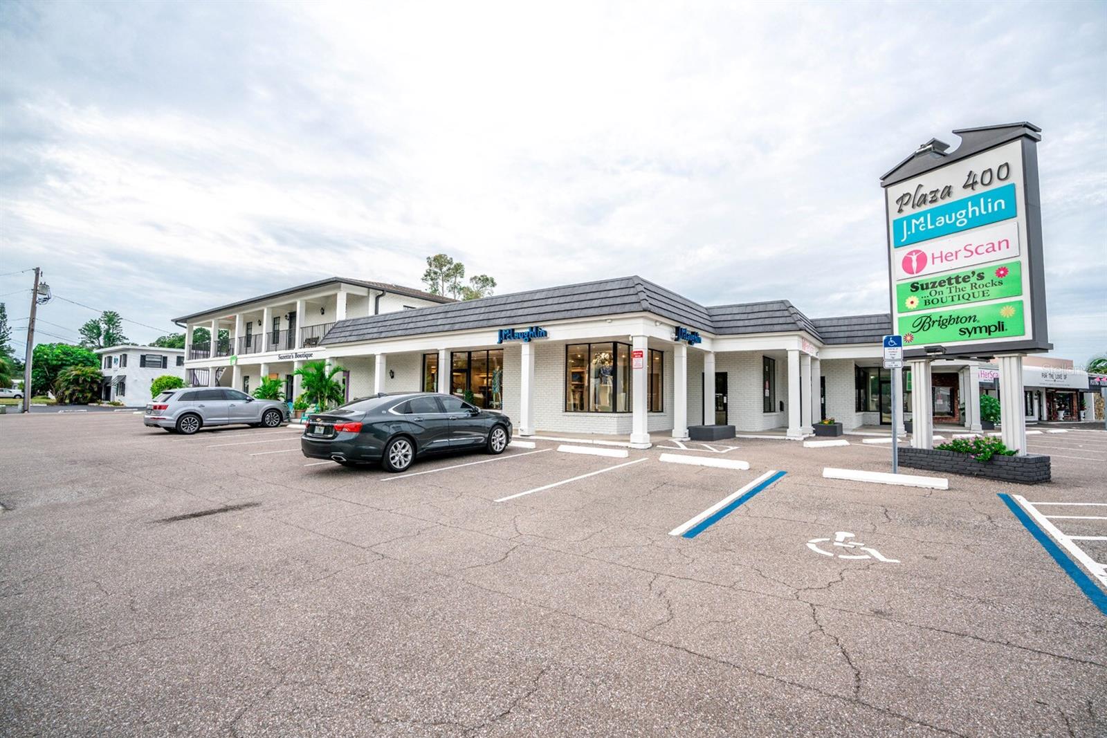 Listing photo id 14 for 400 Indian Rocks Road N