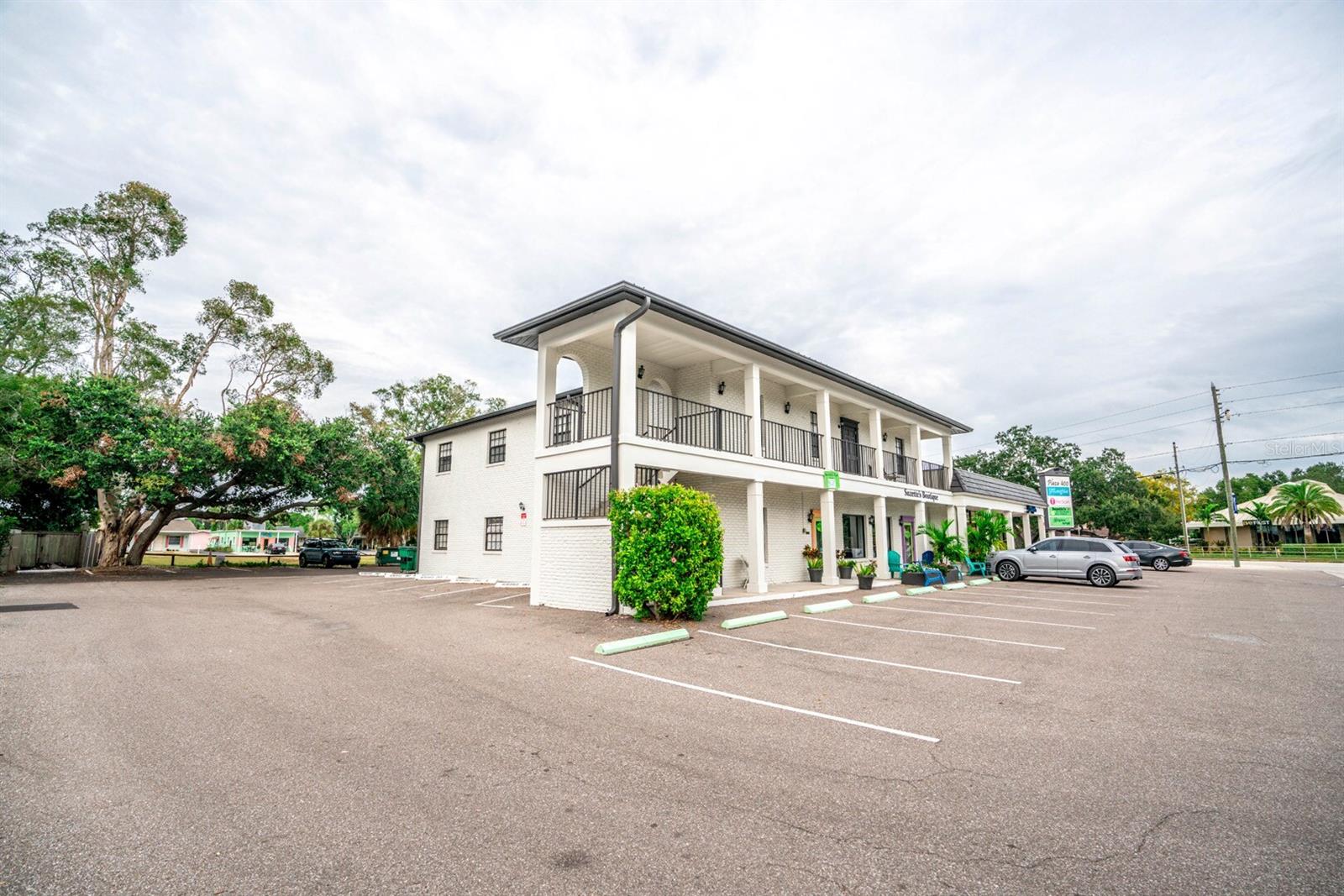 Listing photo id 20 for 400 Indian Rocks Road N