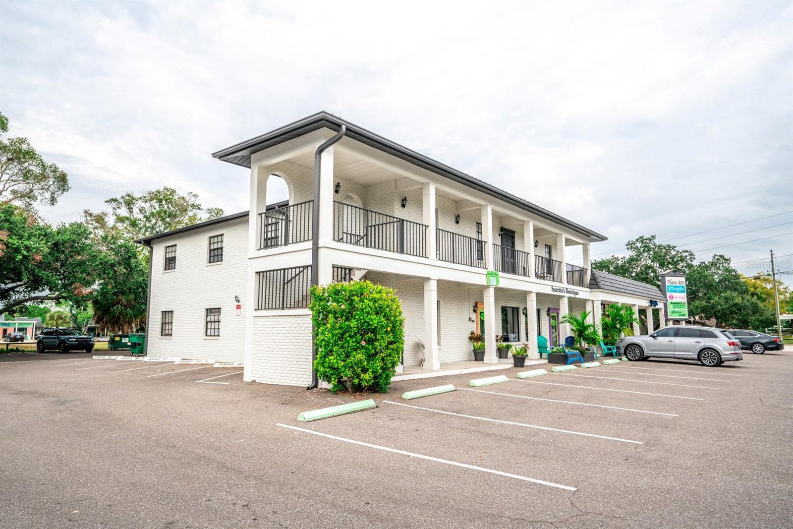 Listing photo id 21 for 400 Indian Rocks Road N