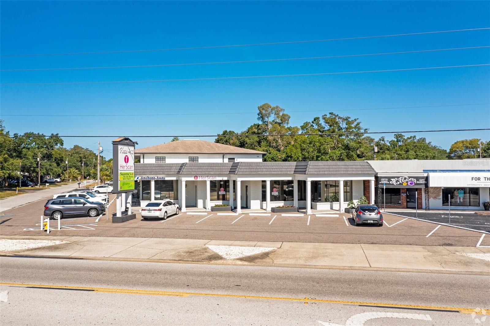 Listing photo id 28 for 400 Indian Rocks Road N