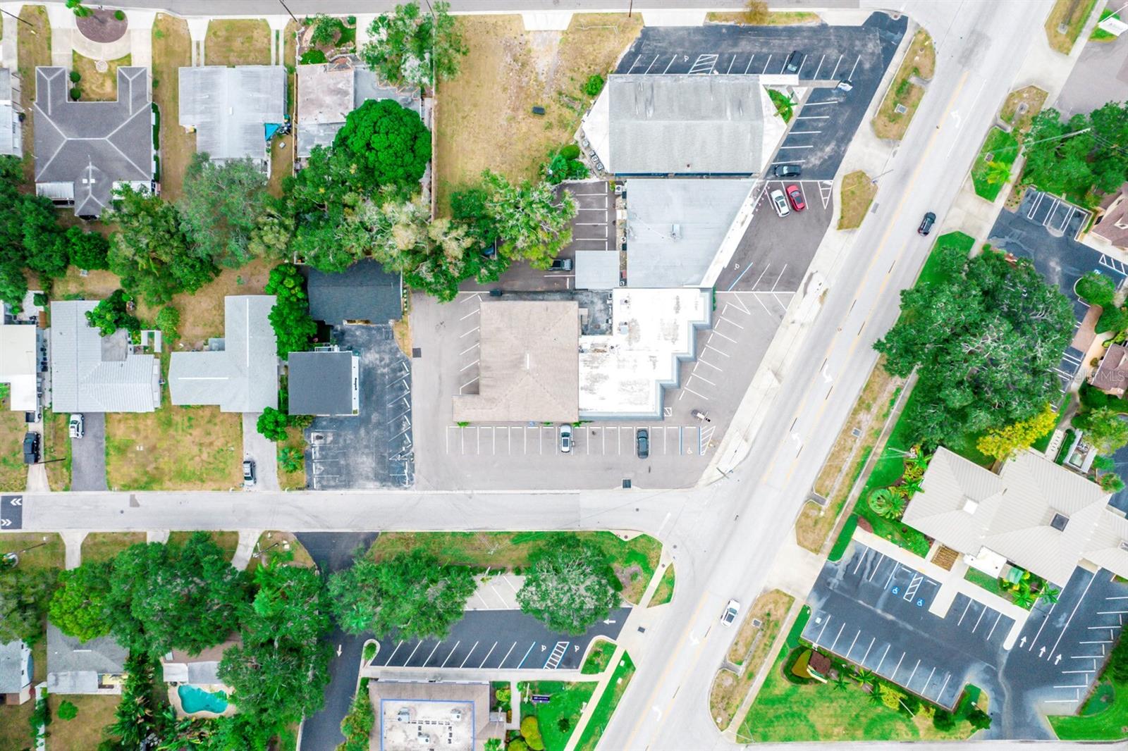 Listing photo id 31 for 400 Indian Rocks Road N