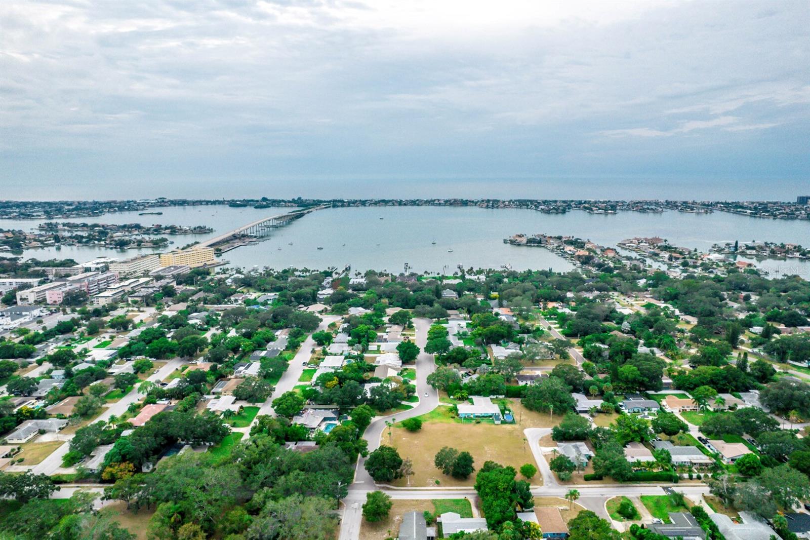 Listing photo id 34 for 400 Indian Rocks Road N