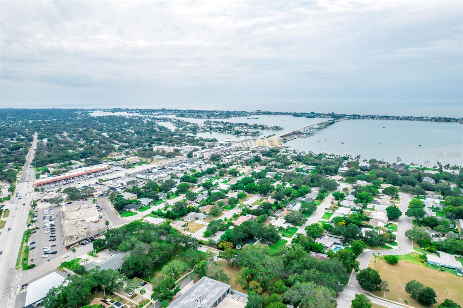 Listing photo id 35 for 400 Indian Rocks Road N