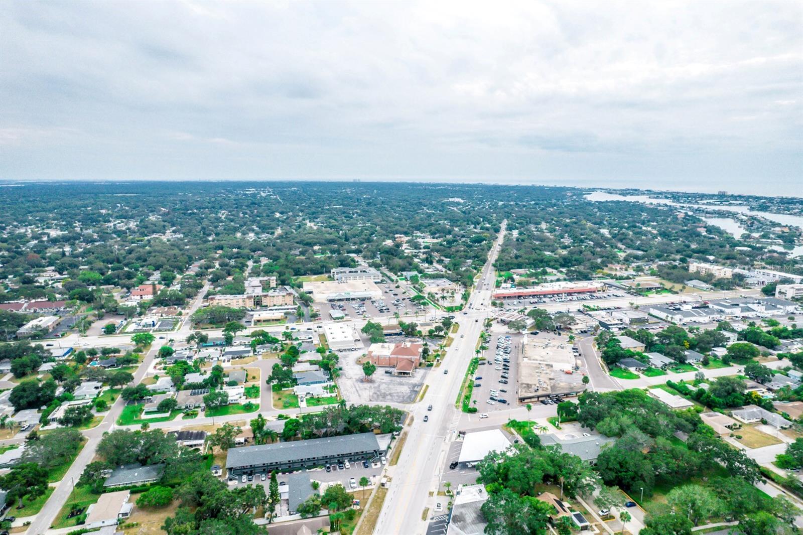 Listing photo id 36 for 400 Indian Rocks Road N