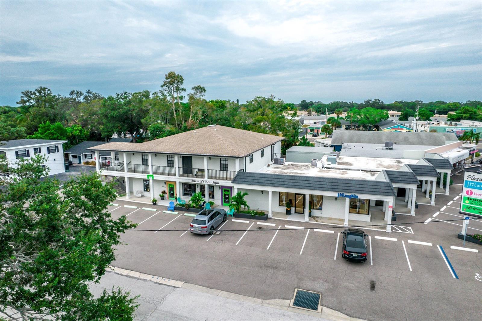 Listing photo id 2 for 400 Indian Rocks Road N