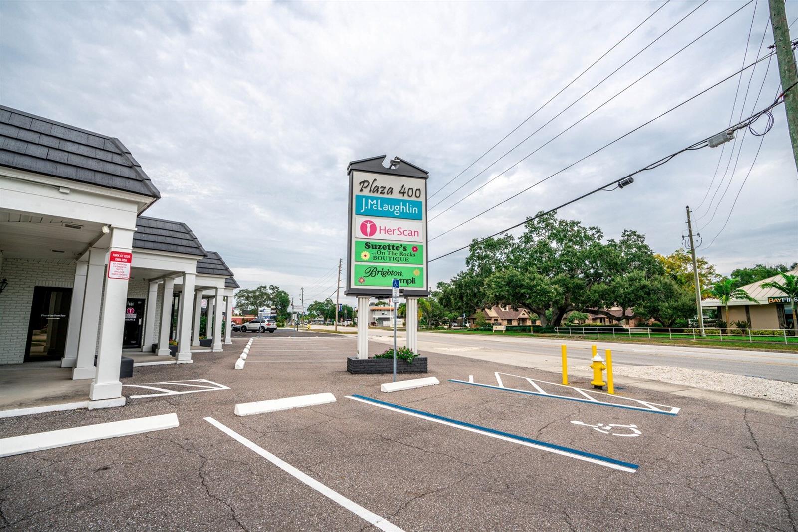 Listing photo id 7 for 400 Indian Rocks Road N