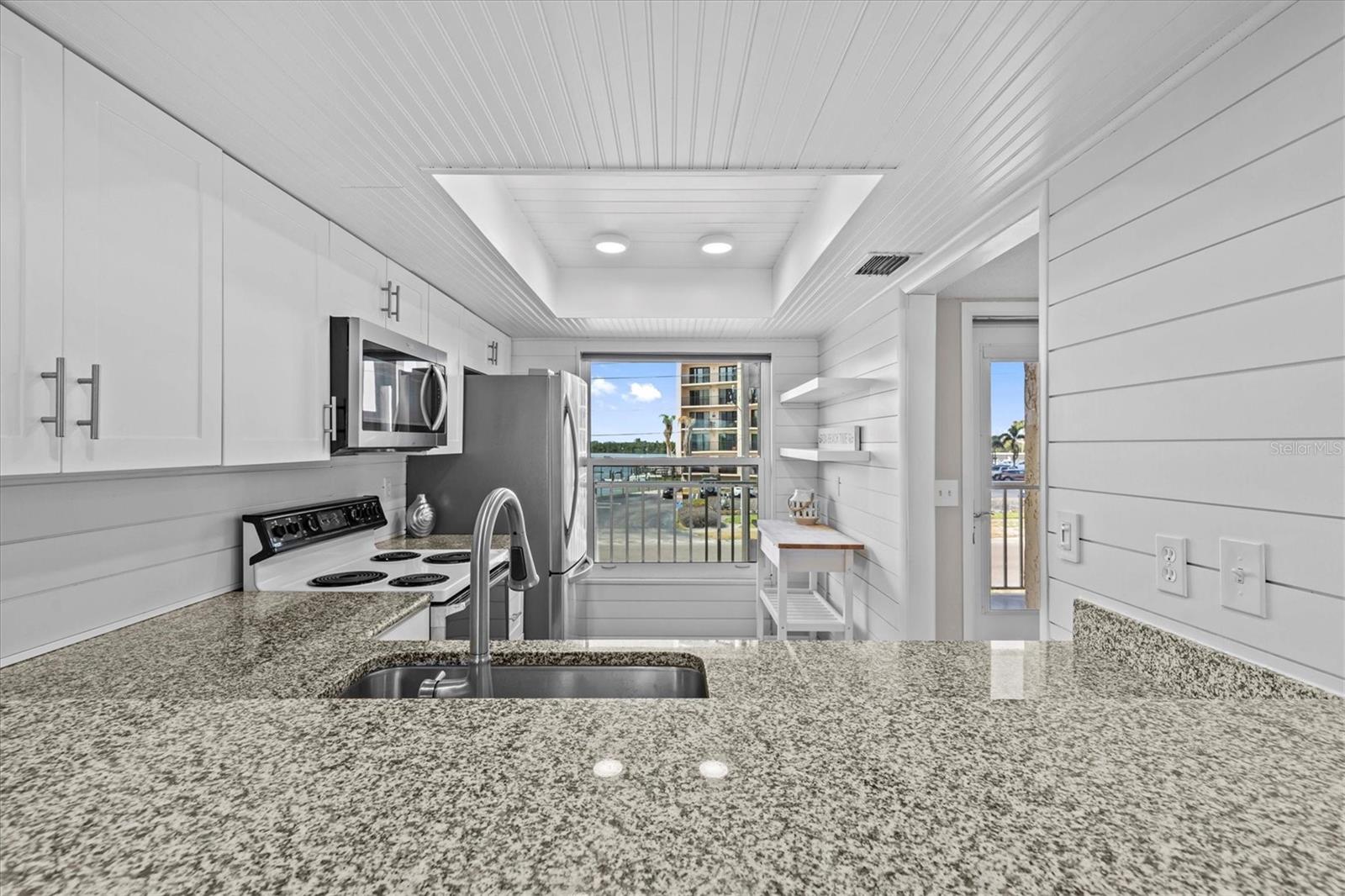 Image 11 of 71 For 105 Island Way 126
