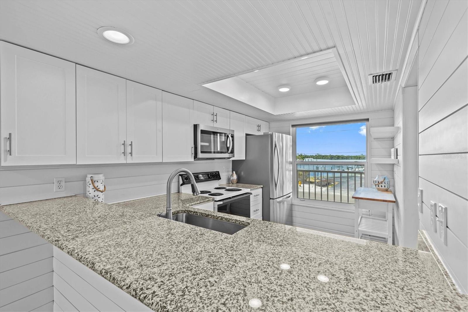 Image 12 of 71 For 105 Island Way 126