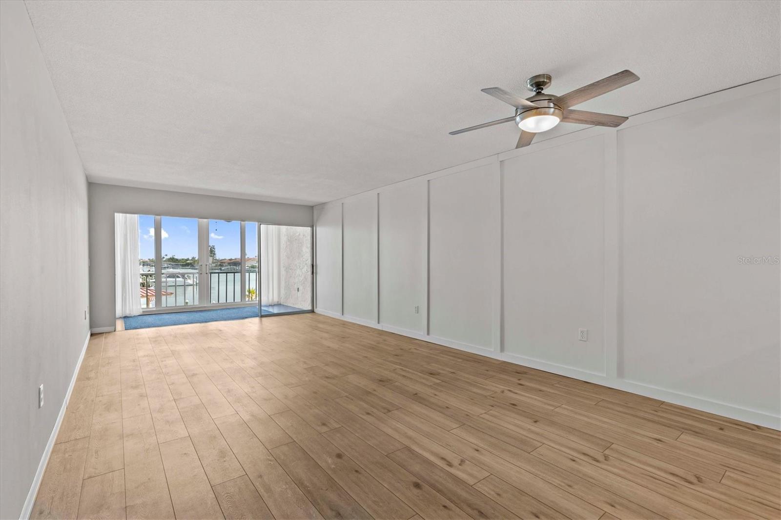 Image 16 of 71 For 105 Island Way 126
