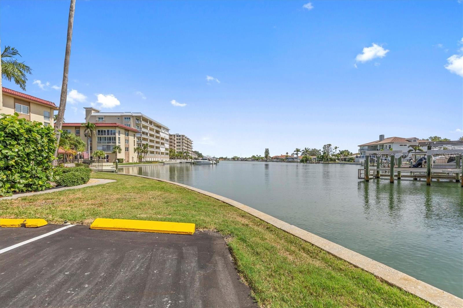 Image 46 of 71 For 105 Island Way 126