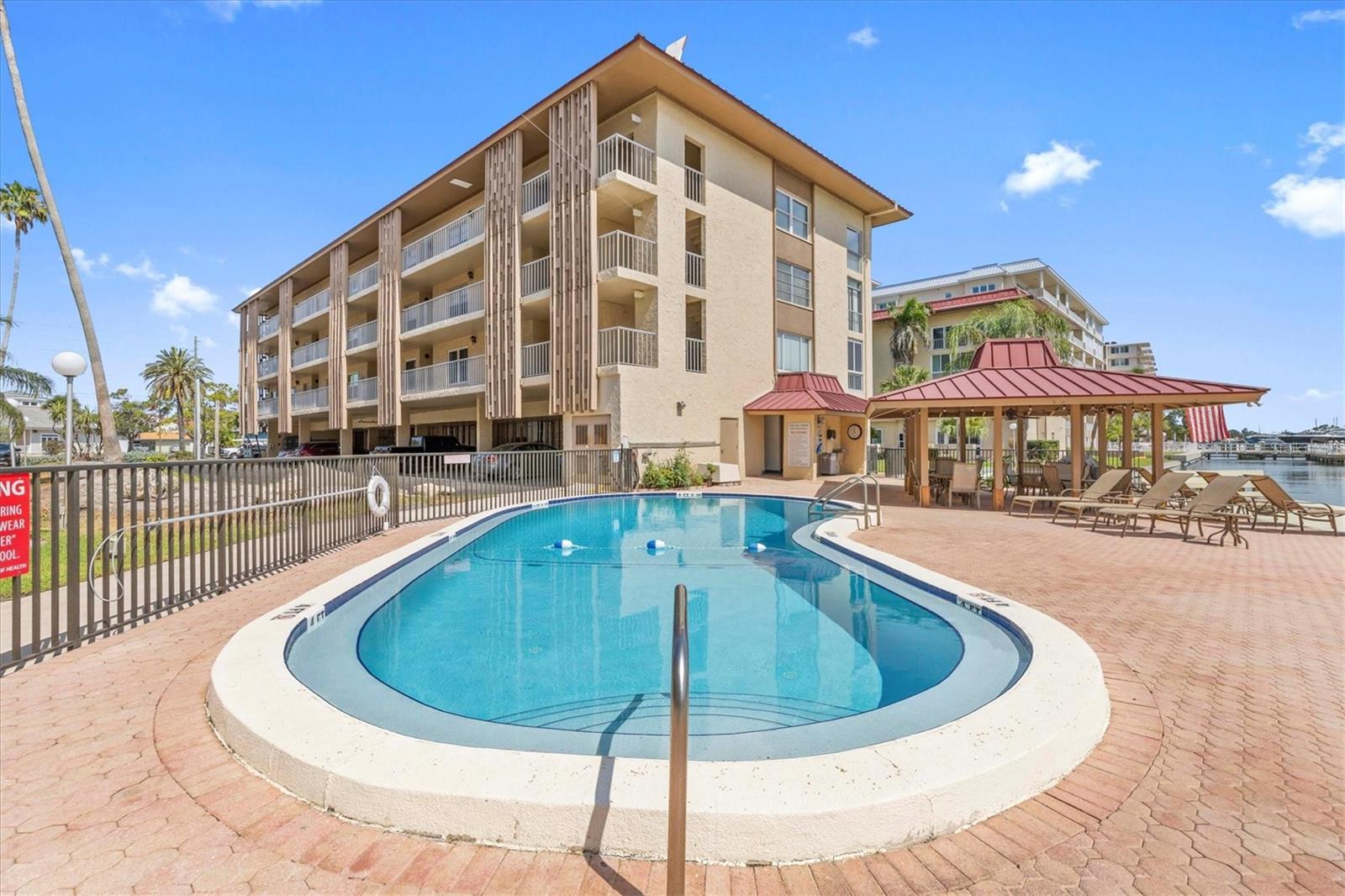 Image 47 of 71 For 105 Island Way 126