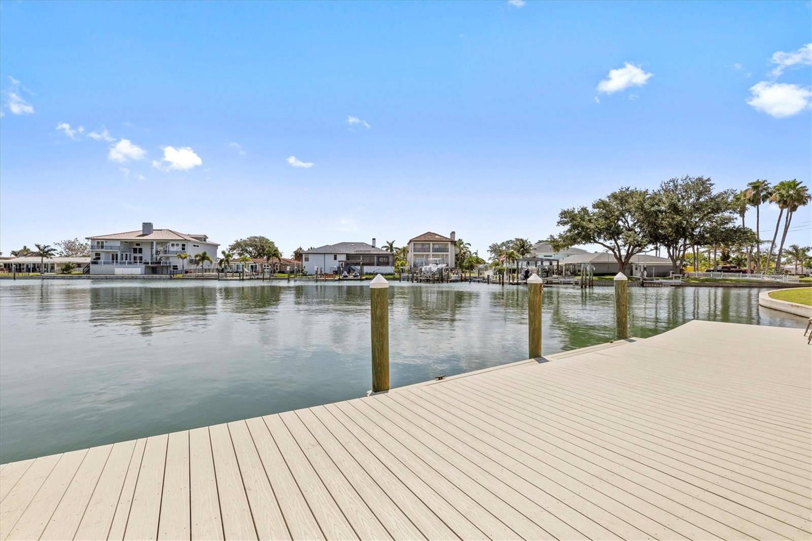 Image 50 of 71 For 105 Island Way 126