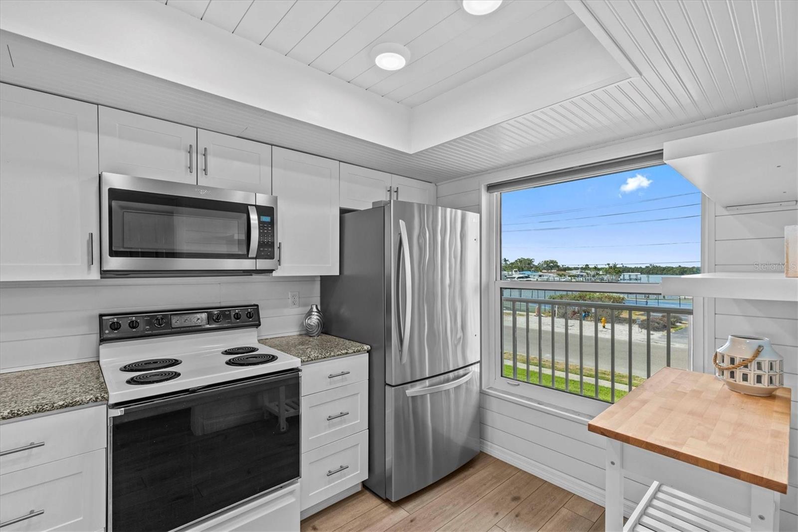 Image 6 of 71 For 105 Island Way 126