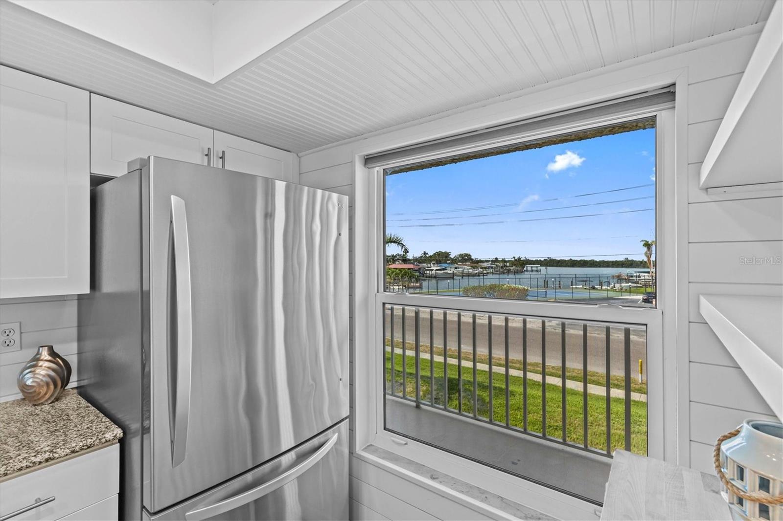 Image 7 of 71 For 105 Island Way 126
