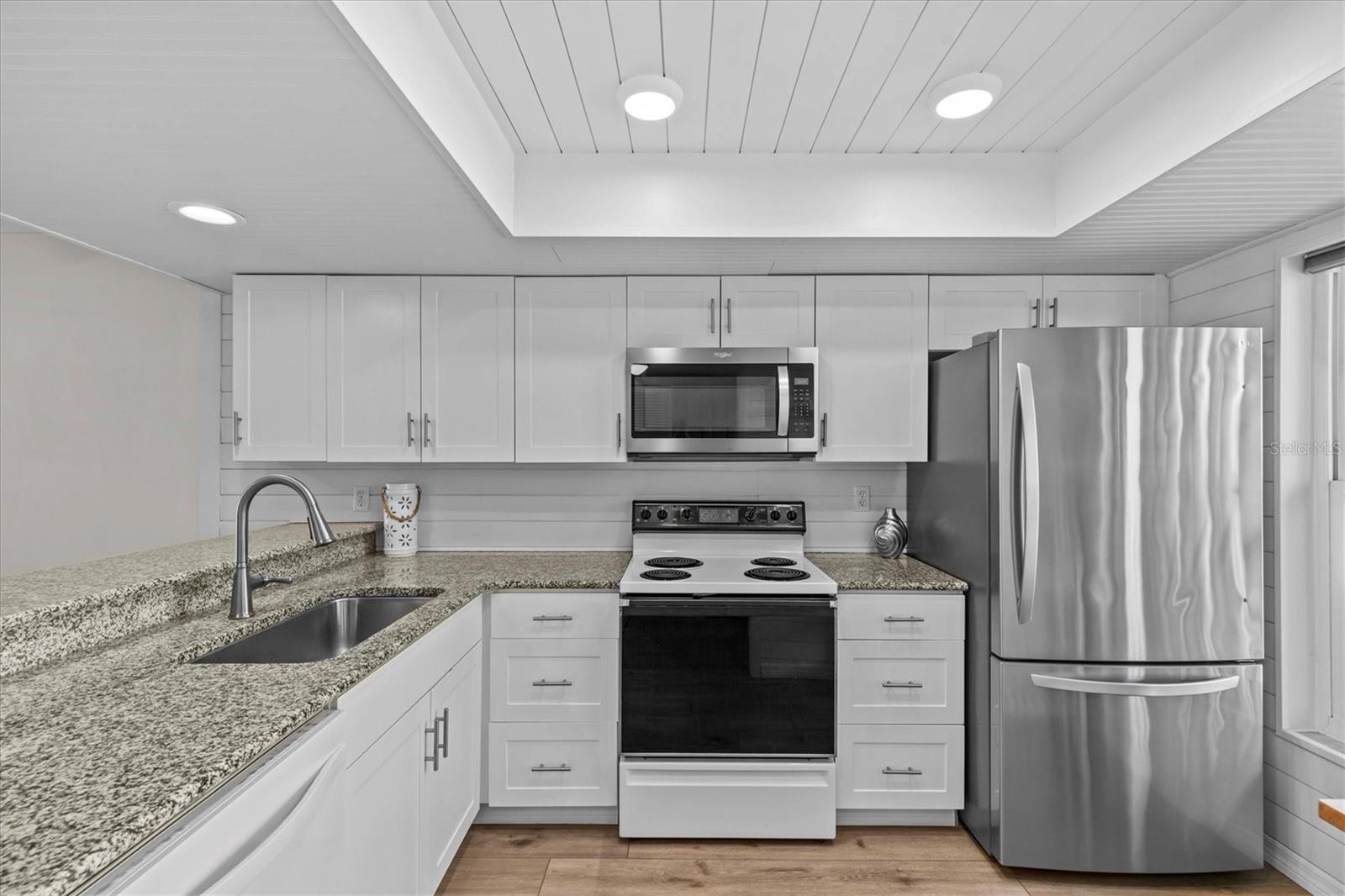 Image 8 of 71 For 105 Island Way 126